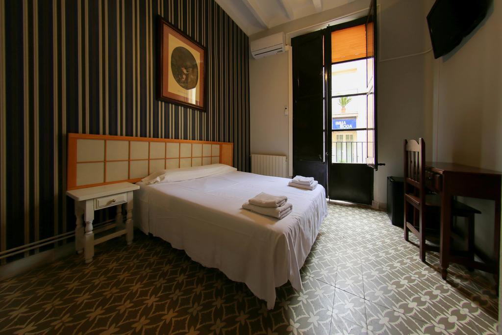Hostal Santa Teresaレウス エクステリア 写真