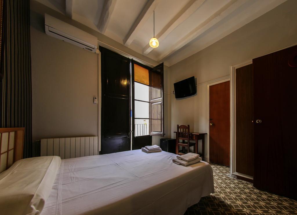 Hostal Santa Teresaレウス エクステリア 写真
