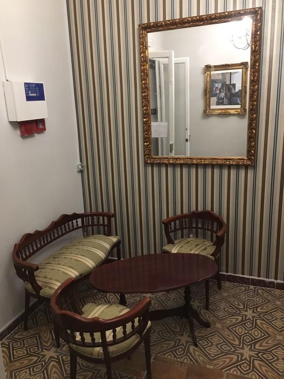 Hostal Santa Teresaレウス エクステリア 写真