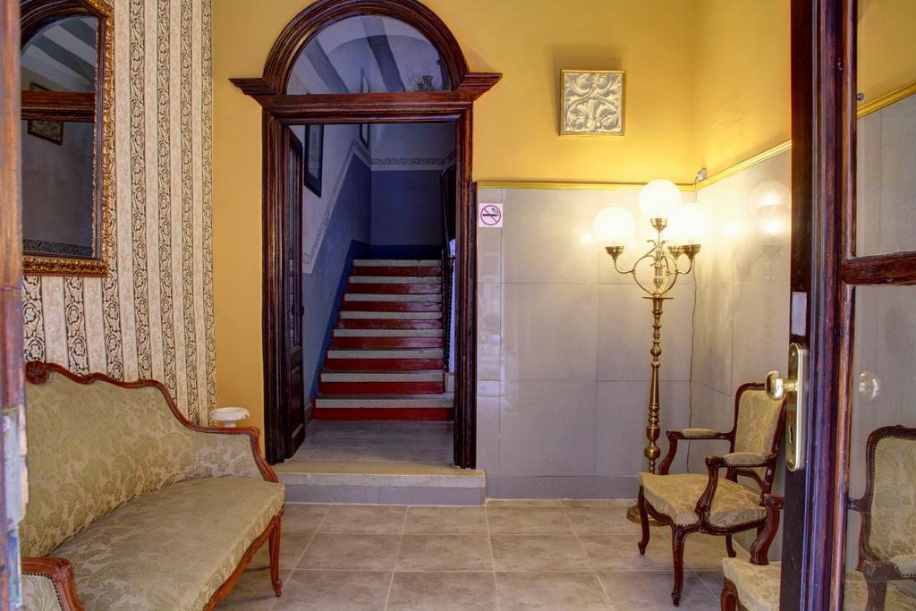 Hostal Santa Teresaレウス エクステリア 写真