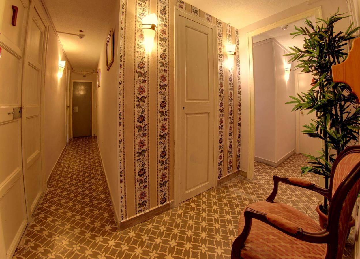 Hostal Santa Teresaレウス エクステリア 写真