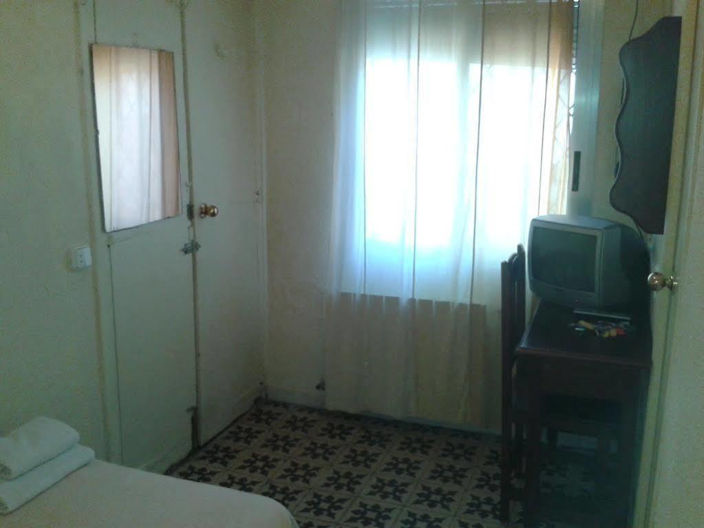 Hostal Santa Teresaレウス エクステリア 写真