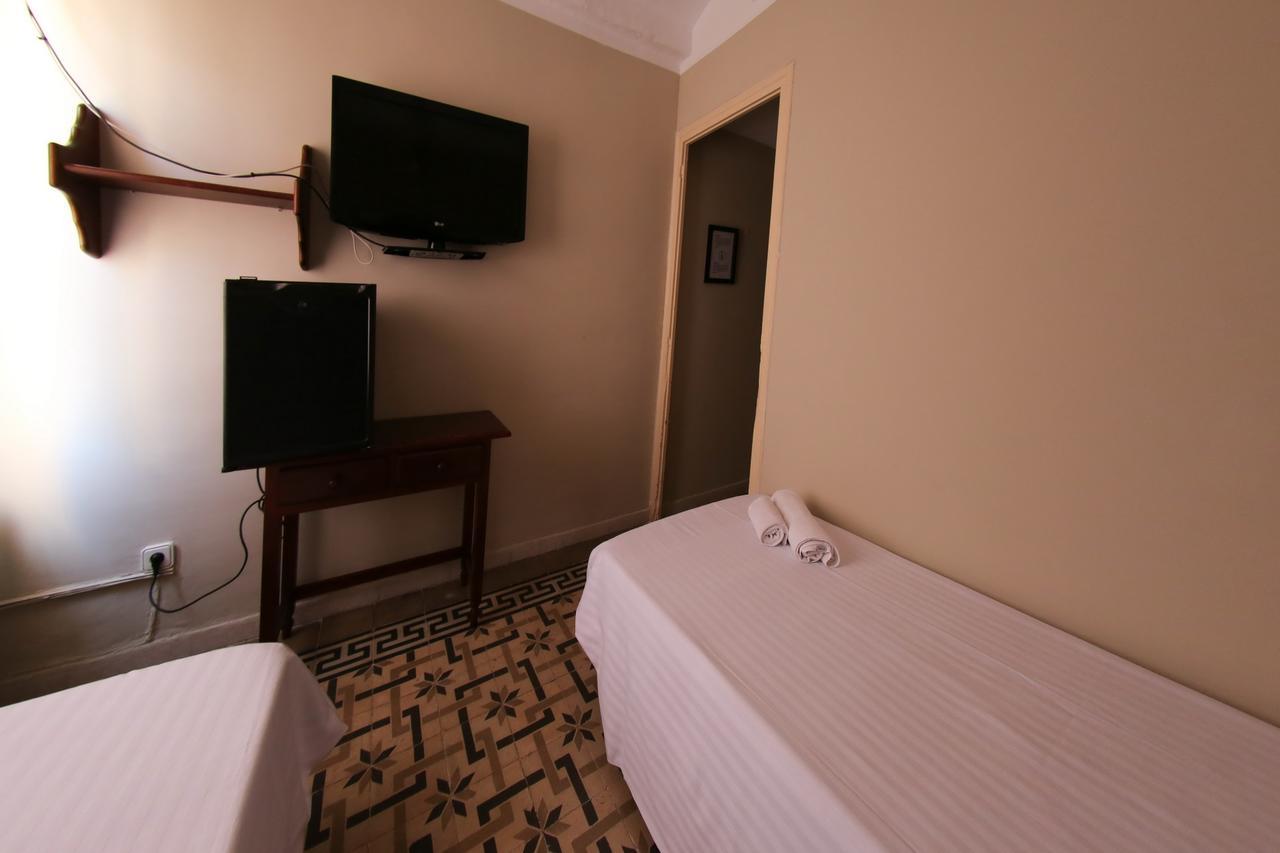 Hostal Santa Teresaレウス エクステリア 写真