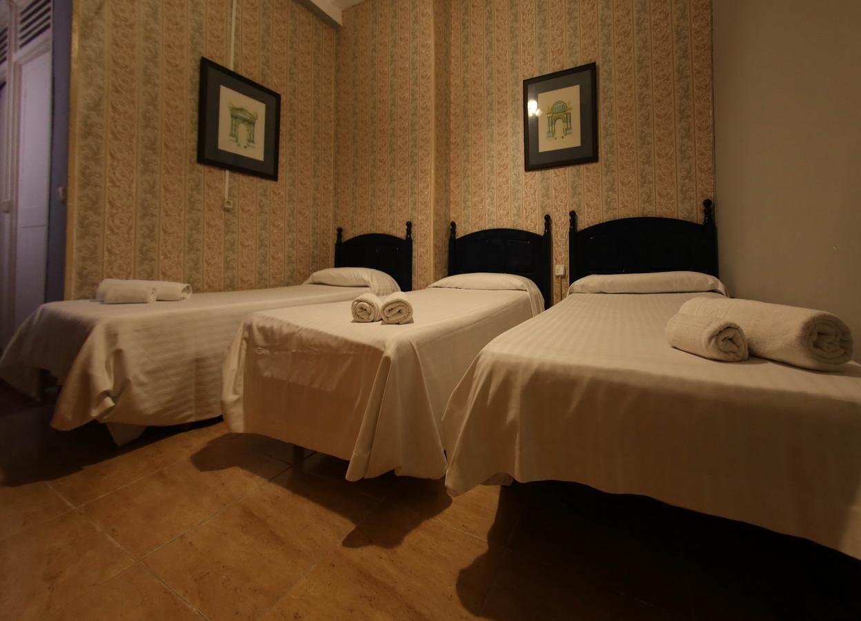 Hostal Santa Teresaレウス エクステリア 写真