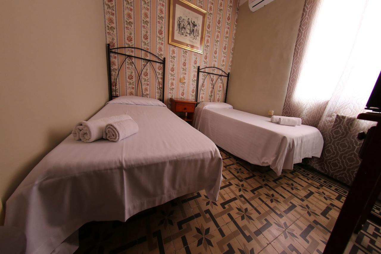 Hostal Santa Teresaレウス エクステリア 写真