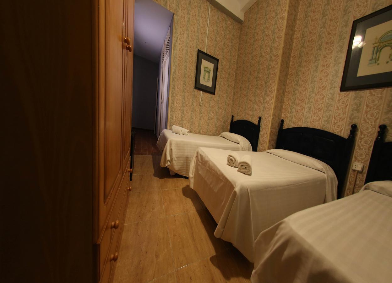 Hostal Santa Teresaレウス エクステリア 写真